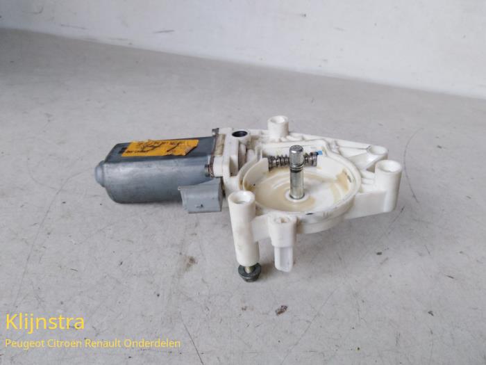 Usados Motor de ventanilla de puerta Peugeot 607 (9D/U) 2.2 16V Precio de solicitud ofrecido por Fa. Klijnstra & Zn. VOF