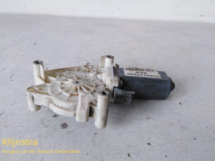 Usados Motor de ventanilla de puerta Peugeot 406 Break (8E/F) Precio de solicitud ofrecido por Fa. Klijnstra & Zn. VOF
