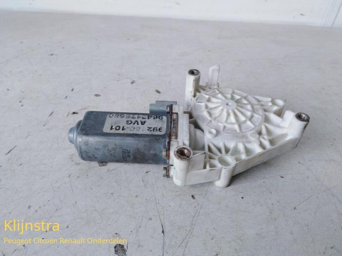 Usados Motor de ventanilla de puerta Peugeot 406 Break (8E/F) Precio de solicitud ofrecido por Fa. Klijnstra & Zn. VOF