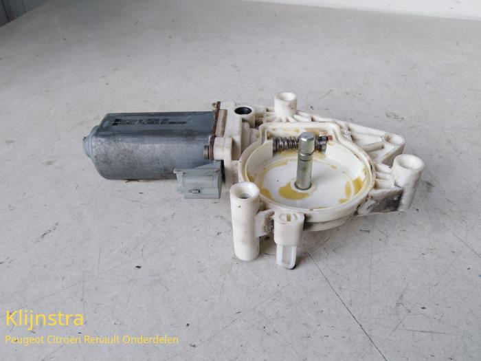 Usados Motor de ventanilla de puerta Peugeot 406 Break (8E/F) Precio de solicitud ofrecido por Fa. Klijnstra & Zn. VOF