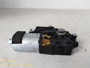 Used Sunroof motor Peugeot 407 Price on request offered by Fa. Klijnstra & Zn. VOF