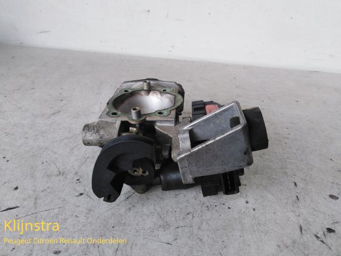 Throttle body from a Peugeot 106 I 1.0i 1992