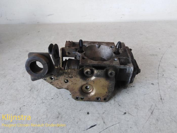 Gebrauchte Drosselklappengehäuse Peugeot 106 I 1.4 XT i Preis auf Anfrage angeboten von Fa. Klijnstra & Zn. VOF