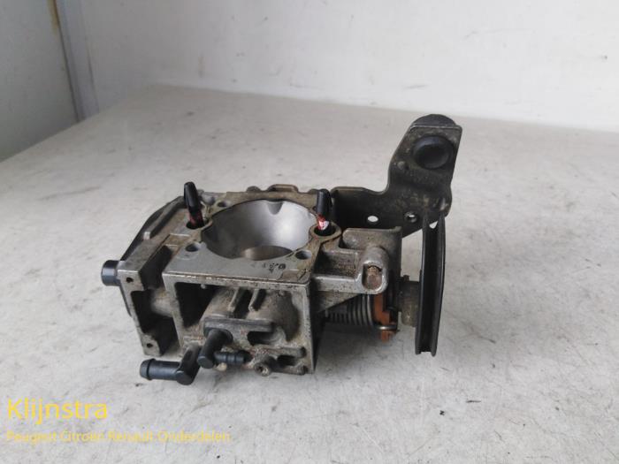 Gebrauchte Drosselklappengehäuse Peugeot 106 I 1.4 XT i Preis auf Anfrage angeboten von Fa. Klijnstra & Zn. VOF
