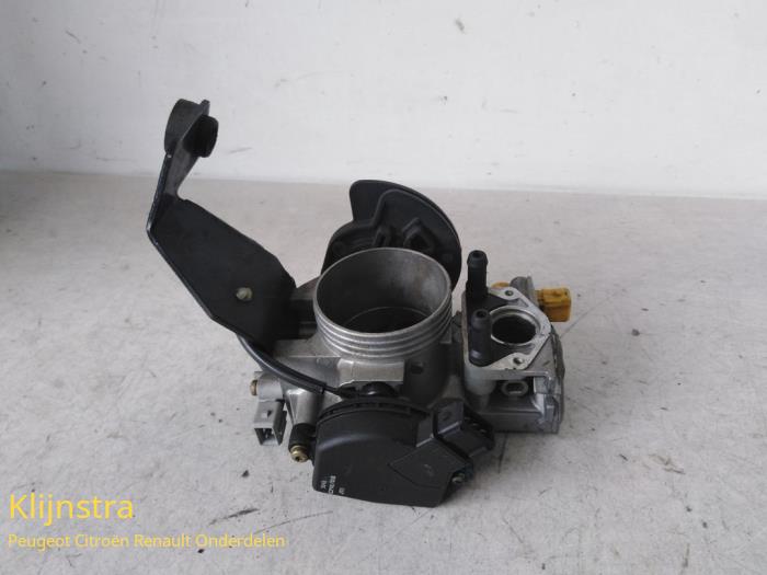 Throttle body from a Peugeot 306 (7A/C/S) 2.0 XSi,ST 1993
