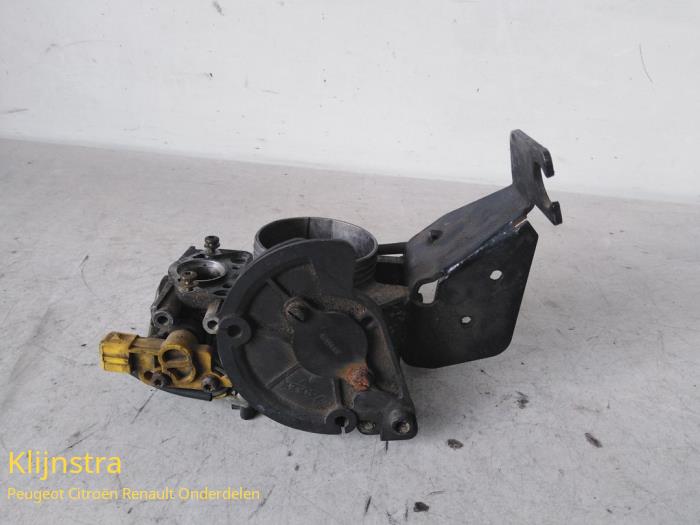 Gebrauchte Drosselklappengehäuse Peugeot 306 (7A/C/S) 2.0 XSi,ST Preis auf Anfrage angeboten von Fa. Klijnstra & Zn. VOF