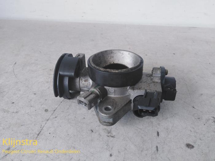 Gebrauchte Drosselklappengehäuse Peugeot 306 (7D) 1.6 Preis € 70,00 Margenregelung angeboten von Fa. Klijnstra & Zn. VOF