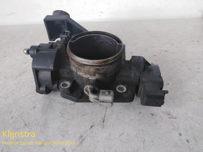 Używane Przepustnica Peugeot 406 Coupé (8C) 2.0 16V Cena na żądanie oferowane przez Fa. Klijnstra & Zn. VOF