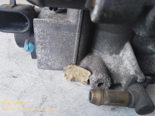 Drosselklappengehäuse van een Peugeot 306 (7A/C/S) 1.4 XN,XR,XA,XRA 1995