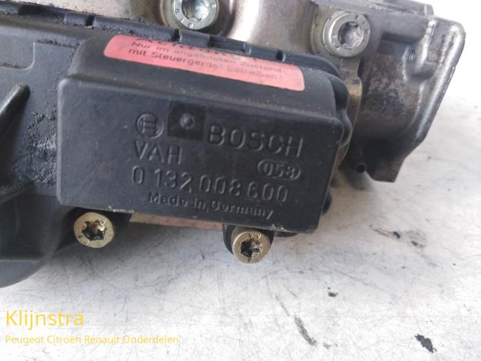Throttle body Citroen ZX Break 1.4i - 0132008600 KFX BOSCH