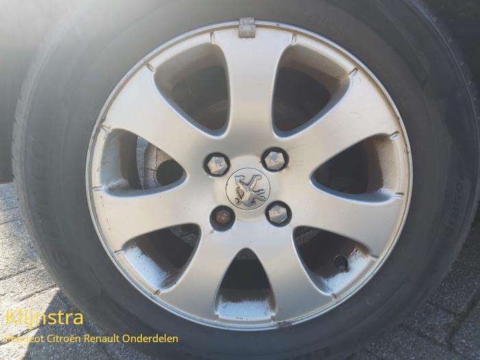 Set of wheels from a Peugeot 307 (3A/C/D) 1.6 16V 2001