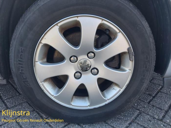 Set of wheels from a Peugeot 307 (3A/C/D) 1.6 16V 2001