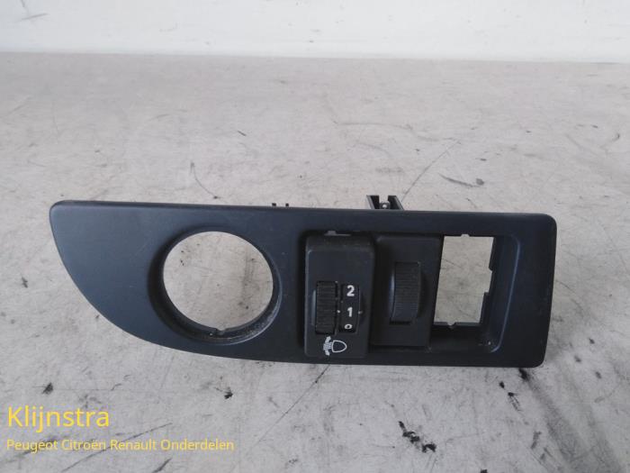 Begagnade Dimmer, förarkabin Citroen Xsara (N1) 1.4i X,SX Kat. Pris på förfrågan erbjuds av Fa. Klijnstra & Zn. VOF