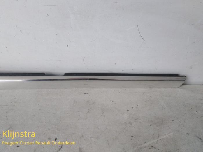 Door strip from a Peugeot 508 (F3/FB/FH/FP)  2018