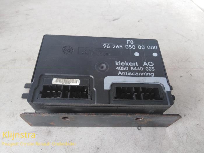 Używane Modul centralnego zamka Peugeot 306 (7D) 2.0 16V Cena na żądanie oferowane przez Fa. Klijnstra & Zn. VOF