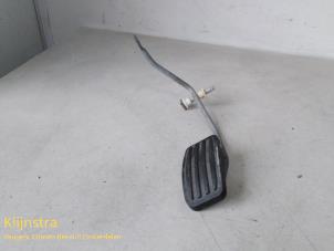 Used Accelerator pedal Peugeot 306 Break (7E) 2.0 HDi Price on request offered by Fa. Klijnstra & Zn. VOF
