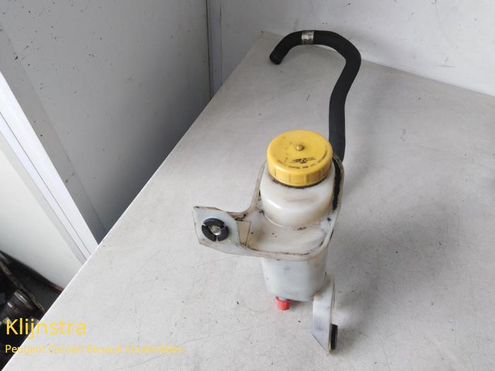 Power steering fluid reservoir Citroen Nemo 1.4 HDi 70 1611668680 8HS
