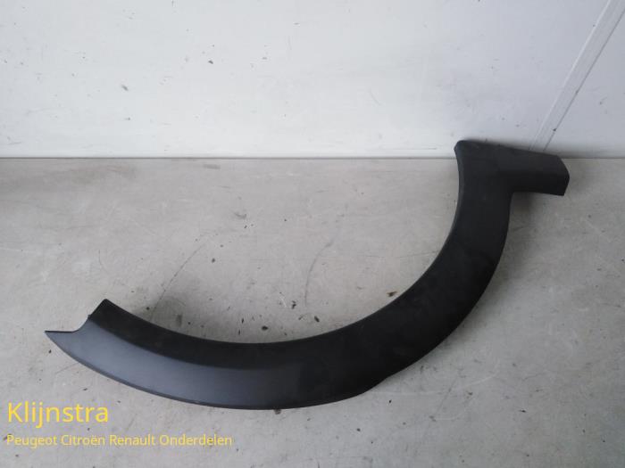 Side skirt, right from a Peugeot 106 II  2000