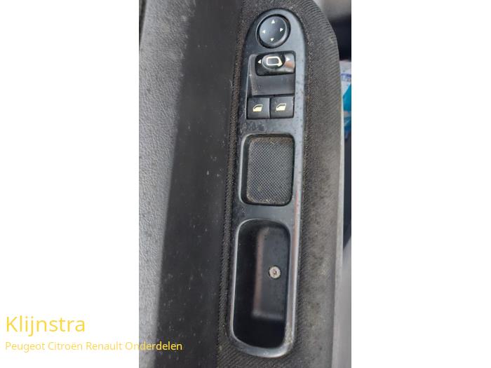 Usados Interruptor de ventanilla eléctrica Peugeot 307 Precio de solicitud ofrecido por Fa. Klijnstra & Zn. VOF