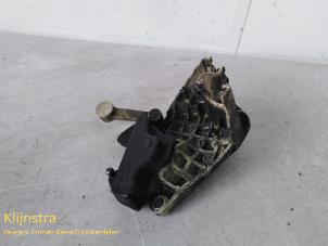 Used Gearbox mount Peugeot 307 SW (3H) 2.0 16V Price on request offered by Fa. Klijnstra & Zn. VOF