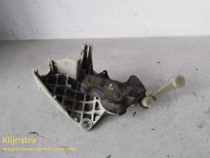 Used Gearbox mount Peugeot 307 Price on request offered by Fa. Klijnstra & Zn. VOF
