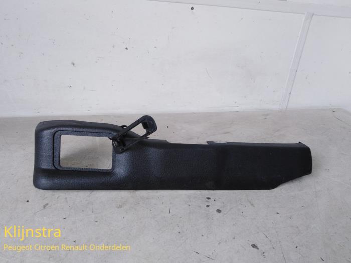 Begagnade Dekorstripe Peugeot 406 Coupé (8C) 2.2 HDI 16V FAP Pris € 20,00 Marginaltabell erbjuds av Fa. Klijnstra & Zn. VOF