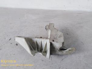 Used Gearbox mount Peugeot 207 SW (WE/WU) 1.4 16V Vti Price on request offered by Fa. Klijnstra & Zn. VOF