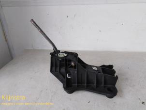Used Gear-change mechanism Peugeot 307 SW (3H) 2.0 HDi 90 Price on request offered by Fa. Klijnstra & Zn. VOF