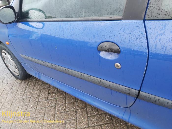 Door 2-door, left from a Peugeot 206 (2A/C/H/J/S) 1.4 XR,XS,XT,Gentry 1999