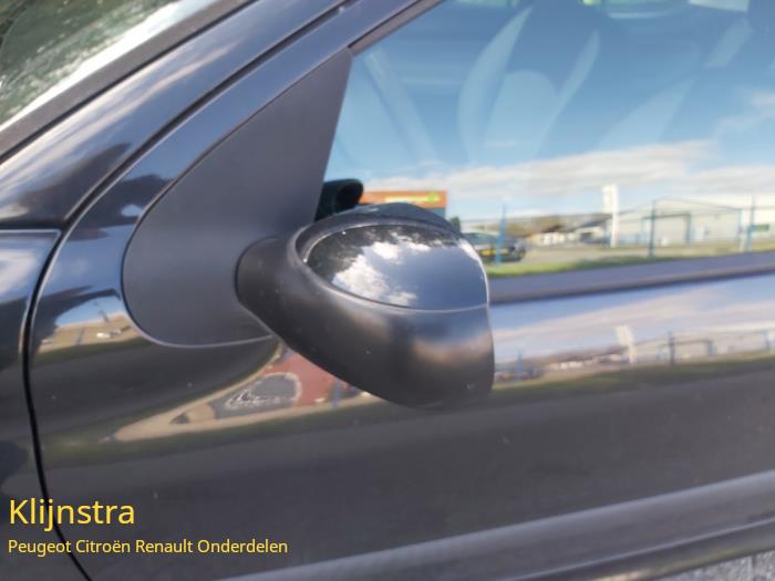 Außenspiegel links van een Peugeot 206 (2A/C/H/J/S) 1.1 XN,XR 2005