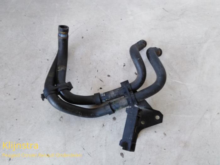 Gebrauchte Intercooler Schlauch Peugeot Boxer (244) 2.8 HDi 127 Preis auf Anfrage angeboten von Fa. Klijnstra & Zn. VOF