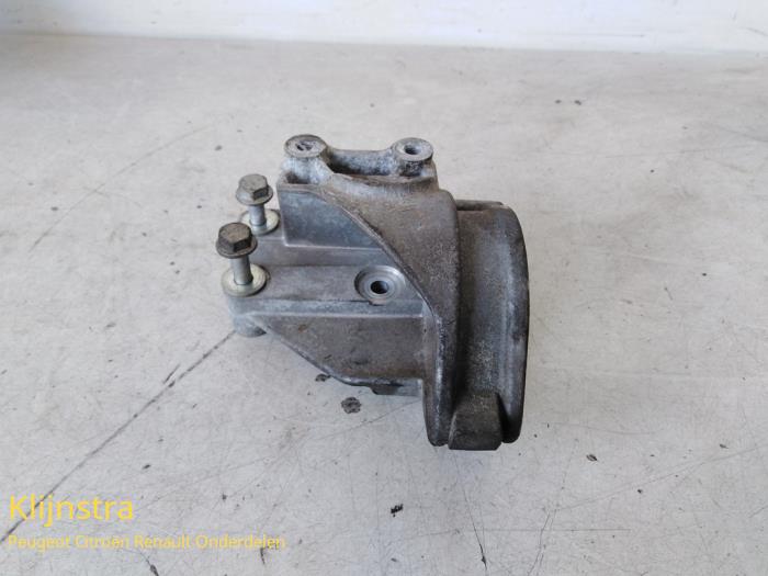 Used Engine mount Peugeot Boxer (U9) 2.2 HDi 110 Euro 5 Price on request offered by Fa. Klijnstra & Zn. VOF