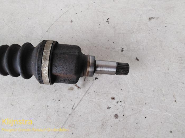 Front drive shaft, left from a Peugeot 206 (2A/C/H/J/S) 1.4 XR,XS,XT,Gentry 2003