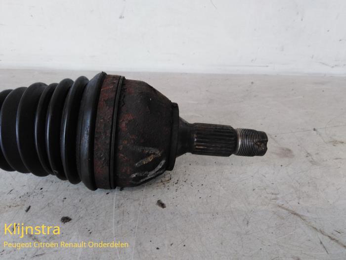 Front drive shaft, right from a Peugeot 306 (7A/C/S) 1.6i XR,XT,ST 1997