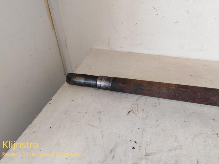 Front drive shaft, right from a Peugeot 307 2004