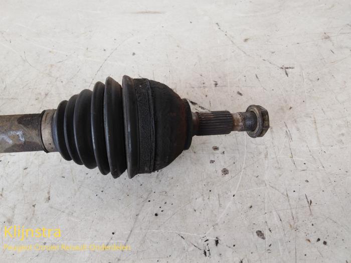 Front drive shaft, left from a Peugeot 407 2005
