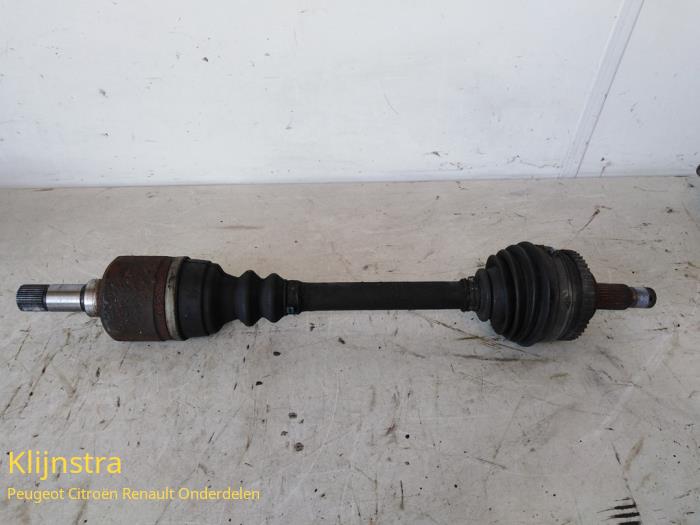 Gebrauchte Antriebswelle links vorne Peugeot 806 2.0 Turbo SR,ST,SV,Pullman Preis auf Anfrage angeboten von Fa. Klijnstra & Zn. VOF