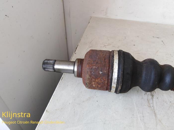 Front drive shaft, left from a Peugeot 206 (2A/C/H/J/S) 2.0 XS,XT HDi 2000