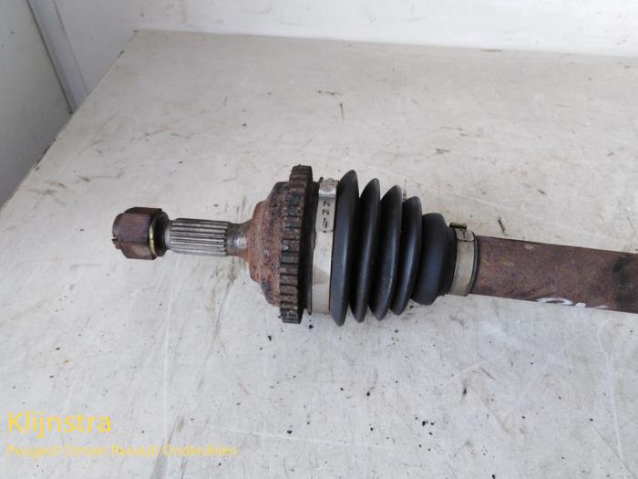 Front drive shaft, right from a Peugeot 206 (2A/C/H/J/S) 1.9 D 2001