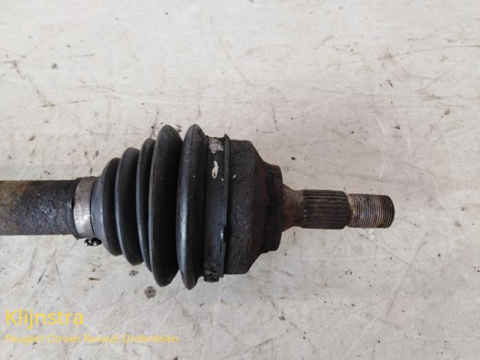 Front drive shaft, right from a Peugeot 307 2002