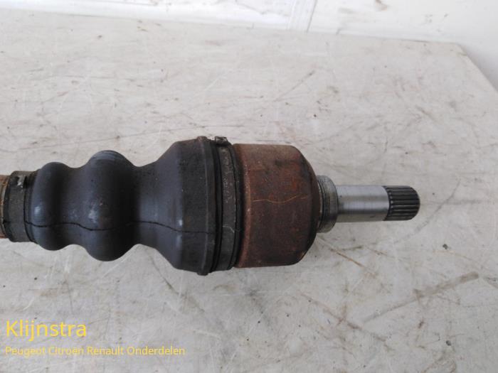 Front drive shaft, left from a Citroën Xsara Picasso (CH) 1.8 16V 2000