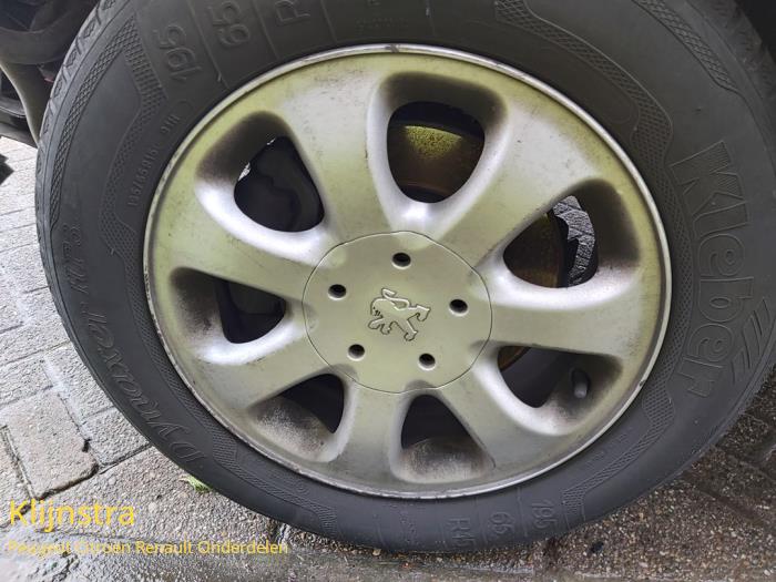Set of wheels from a Peugeot 406 Break (8E/F) 2.0 16V ST,SV 2003