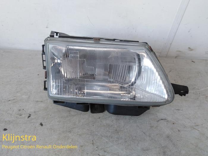 Usagé Phare droit Citroen Saxo 1.4i SX,VSX Prix sur demande proposé par Fa. Klijnstra & Zn. VOF