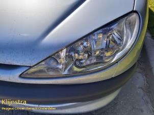 Usagé Phare gauche Peugeot 206 SW (2E/K) 1.4 Prix sur demande proposé par Fa. Klijnstra & Zn. VOF