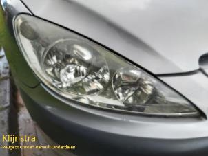 Used Headlight, right Peugeot 307 Break (3E) 1.6 16V Price on request offered by Fa. Klijnstra & Zn. VOF