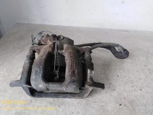 Used Front brake calliper, right Peugeot 407 (6D) 2.0 HDiF 16V Price on request offered by Fa. Klijnstra & Zn. VOF