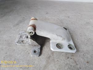 Used Rear door hinge, right Peugeot Boxer (230L) 1.9dT 270C Price on request offered by Fa. Klijnstra & Zn. VOF
