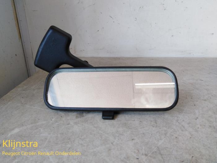 Używane Lusterko wewnetrzne Peugeot J5 (280P) Cena na żądanie oferowane przez Fa. Klijnstra & Zn. VOF