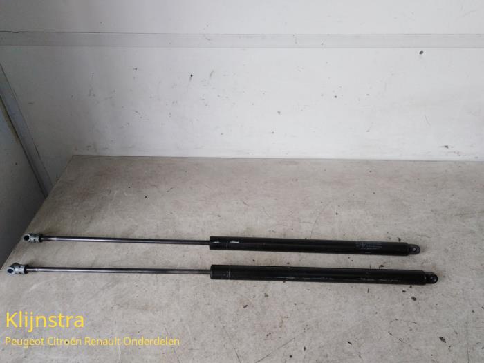 Gebrauchte Stoßdämpferset Peugeot J5 (290L) 2.5D 4x4 Preis auf Anfrage angeboten von Fa. Klijnstra & Zn. VOF