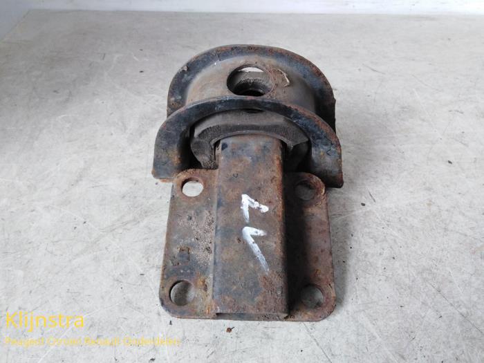 Engine mount from a Citroën C25 2.5 TD 1993